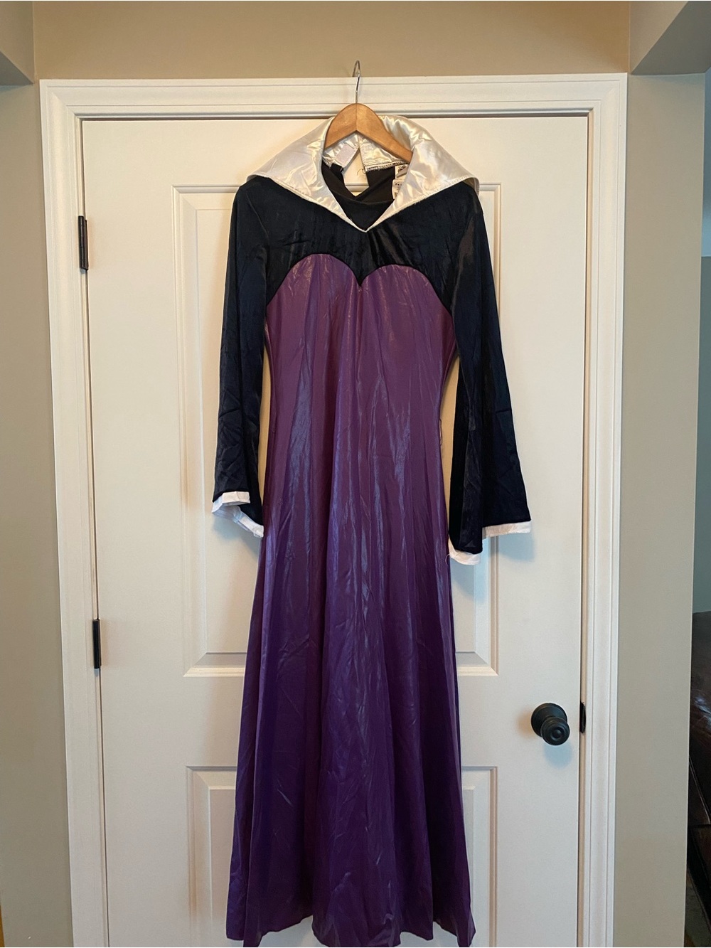Disney Villain Evil Queen Deluxe Adult Costume large 12/14 - Picture 3 of 16